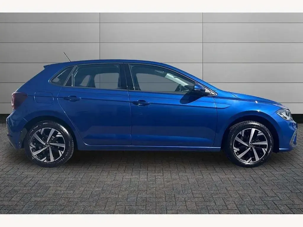 Used VW Polo Life 80 HP (58 kW) 2024 Blue Hatchback