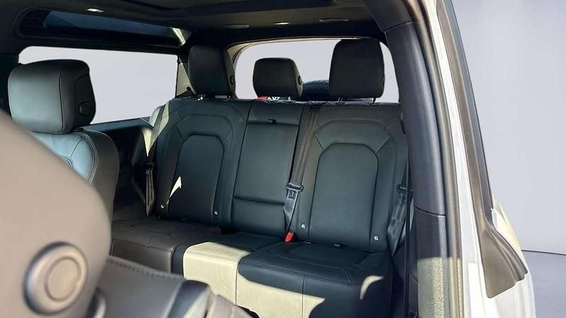 Used Land Rover Defender HSE Dynamic 245 HP (180 kW) 2025 White SUV
