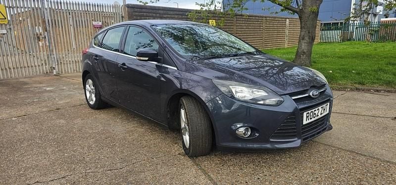 Used Ford Focus Zetec 125 HP (91 kW) 2012 Grey Hatchback