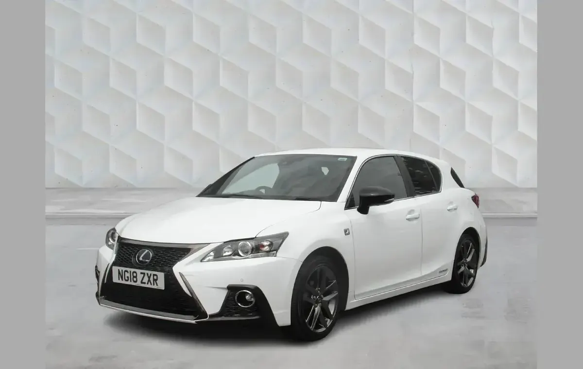 Used Lexus CT200h Sport Line 134 HP (98 kW) 2018 White Hatchback