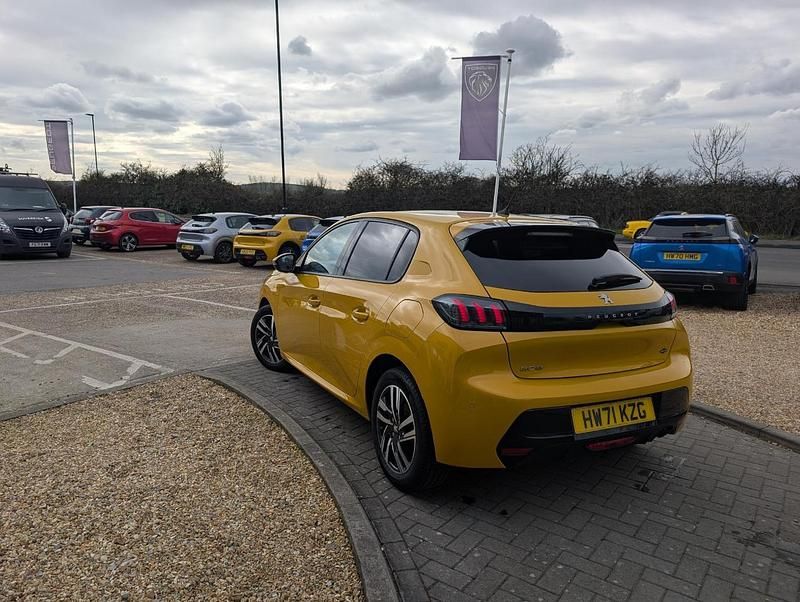 Used Peugeot 208 Allure Premium 100 HP (73 kW) 2021 Yellow Hatchback
