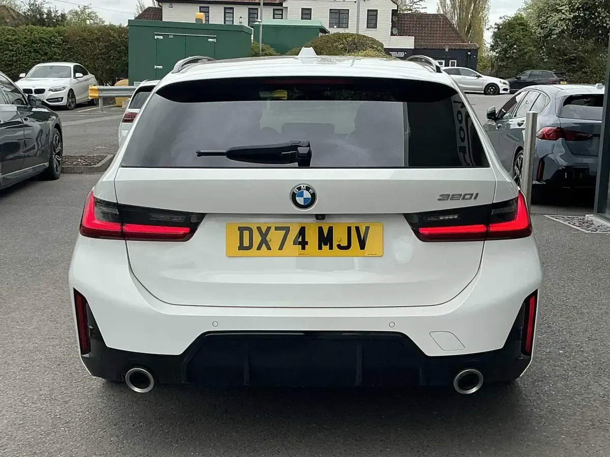 Usado BMW 320 M Sport 181 HP (133 kW) 2024 Branco Carrinha