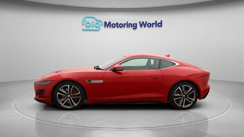 Usado Jaguar F-Type R-Dynamic 300 HP (220 kW) 2020 Vermelho Coupé