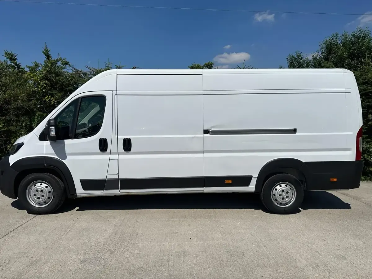 Used Peugeot Boxer 140 HP (102 kW) 2021 White Van