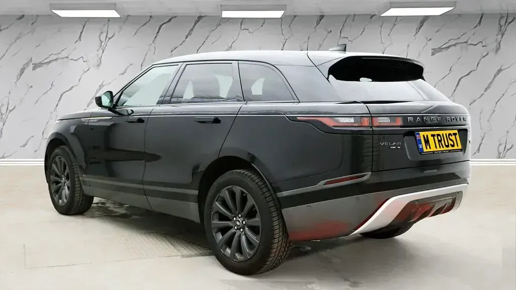 Used Land Rover Range Rover Velar SE Dynamic 180 HP (132 kW) 2019 Black SUV