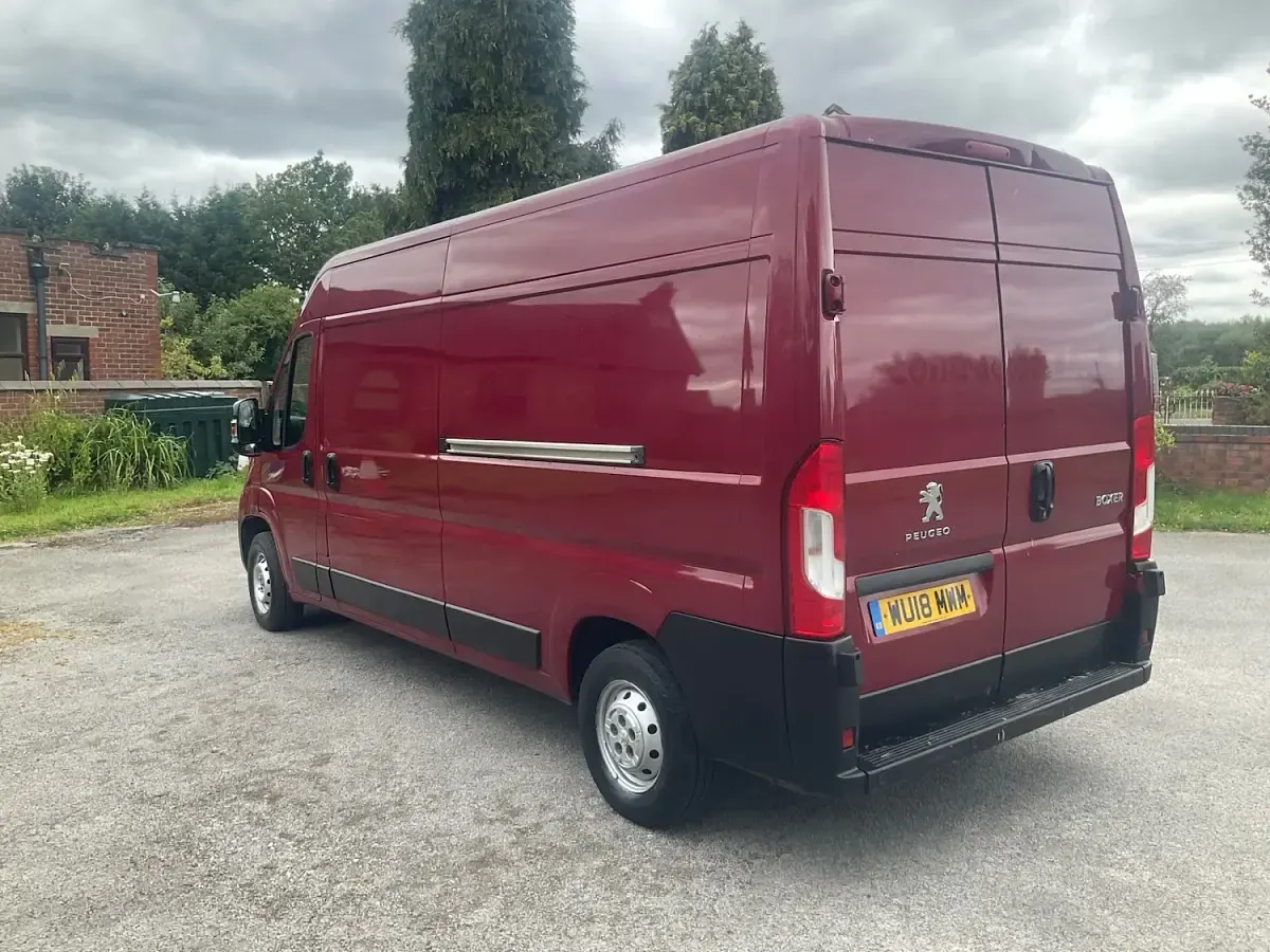 Used Peugeot Boxer 130 HP (95 kW) 2018 Red Van