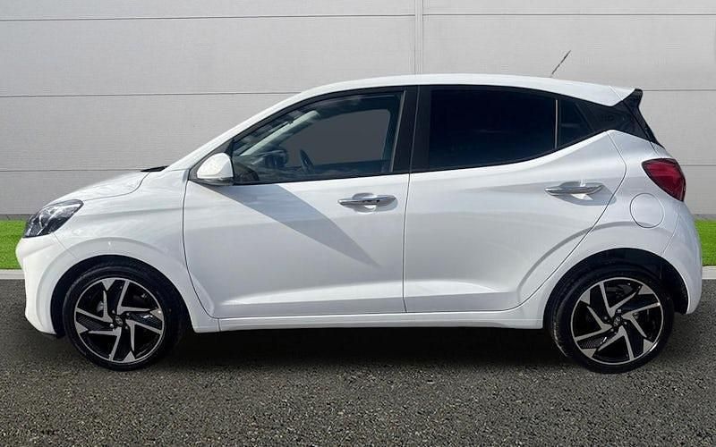 Used Hyundai i10 Premium 79 HP (58 kW) 2025 White Hatchback