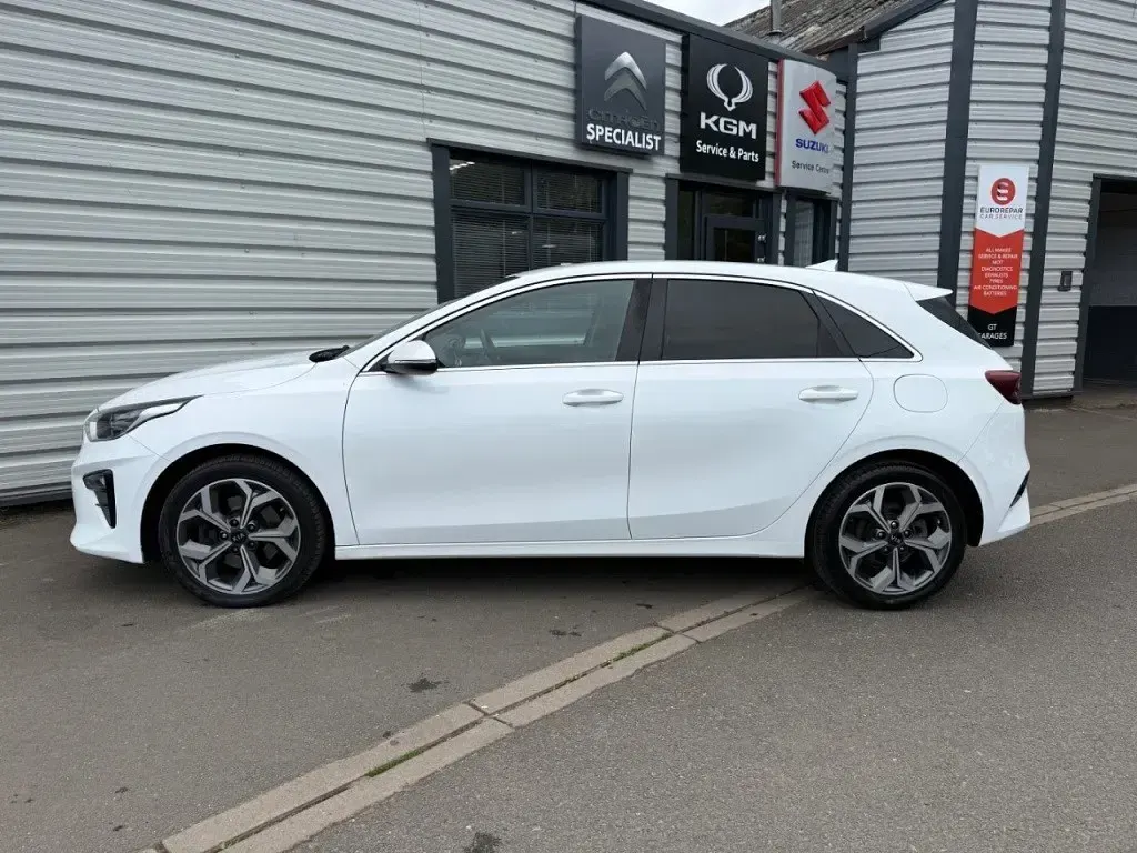 Usado Kia Ceed 140 HP (102 kW) 2019 Branco Citadino