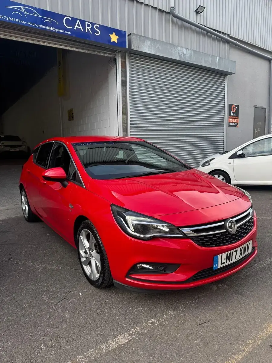 Używany Vauxhall Astra SRi 150 KM (110 kW) 2017 Czerwony Hatchback