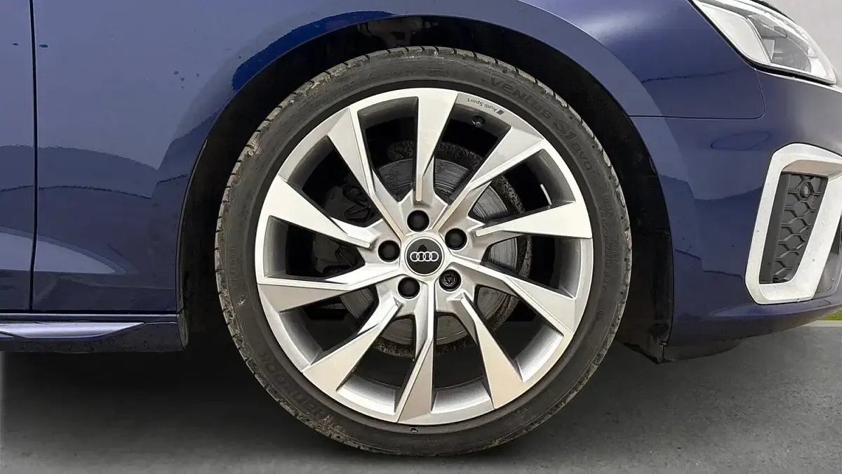 Used Audi A4 S-Line 150 HP (110 kW) 2023 Blue Estate