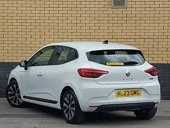 Used Renault Clio V Evolution 145 HP (106 kW) 2023 White Hatchback
