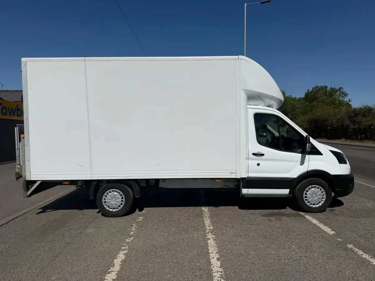 Begagnad Ford Transit 130 HK (95 kW) 2021 Vit Cab