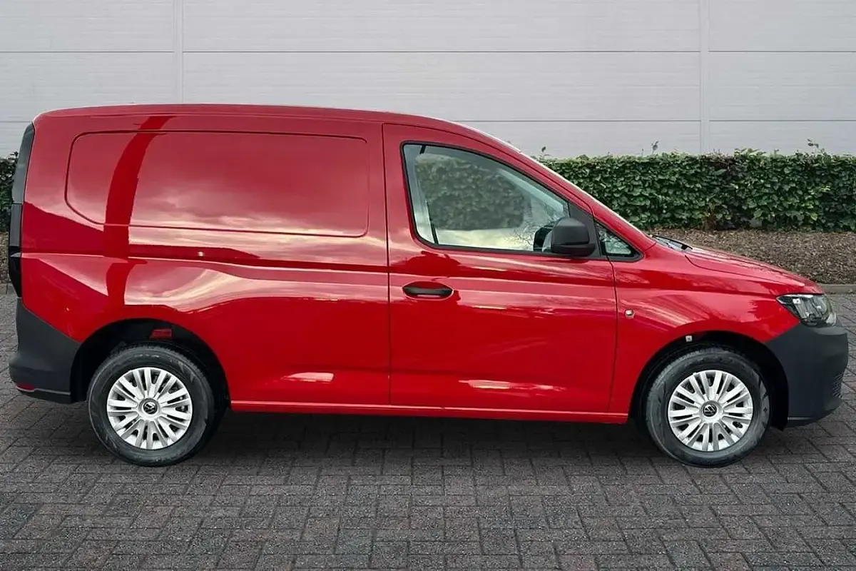 Ny VW Caddy Business 102 HK (75 kW) 2025 Röd Minibuss