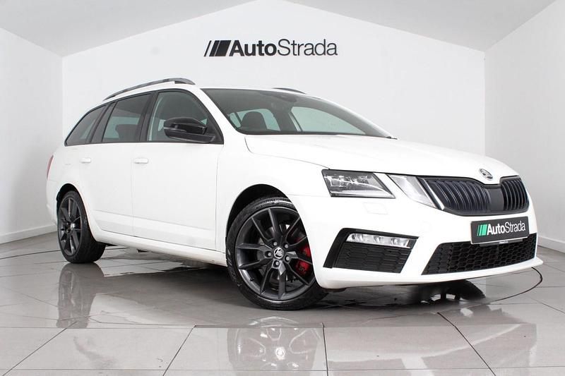 Used Skoda Octavia vRS 184 HP (135 kW) 2017 White Estate