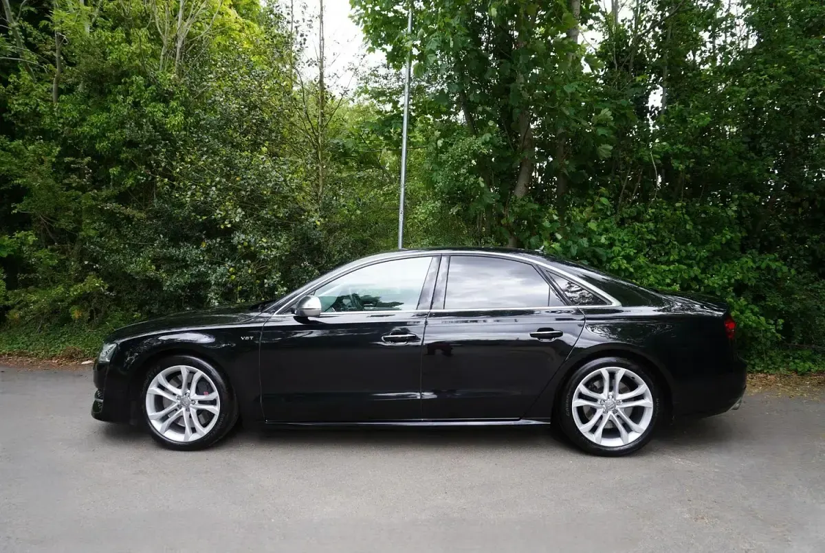 Used Audi S8 Advanced 520 HP (382 kW) 2015 Black Sedan