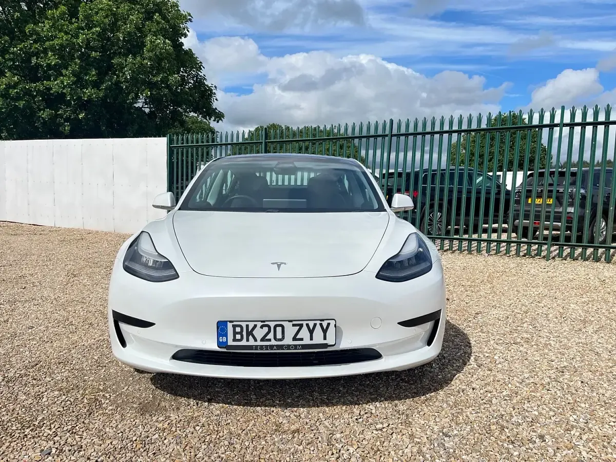 Used Tesla Model 3 Standard Range Plus 239 kW (325 HP) 2020 White Sedan
