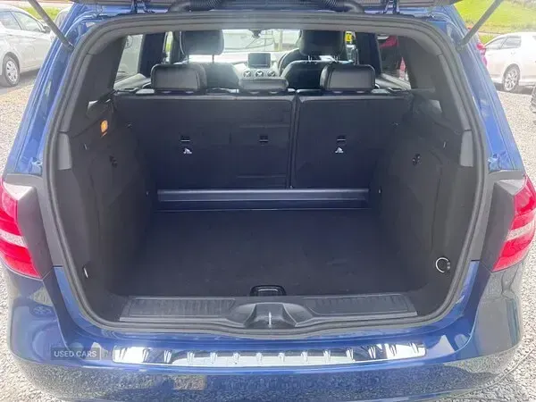 Used Mercedes B200 2012 Blue Hatchback