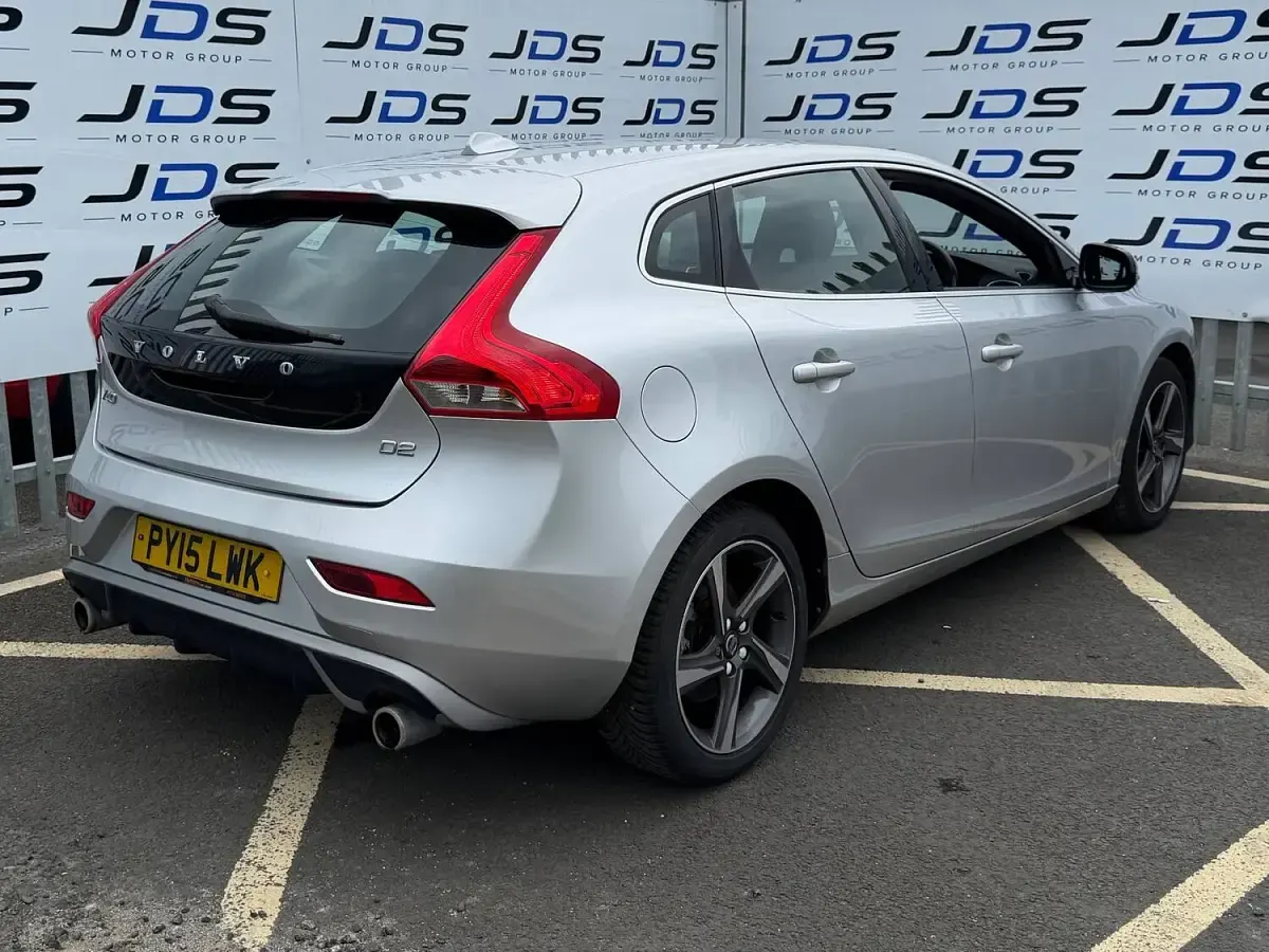 Used Volvo V40 R-Design 115 HP (84 kW) 2015 Silver Hatchback