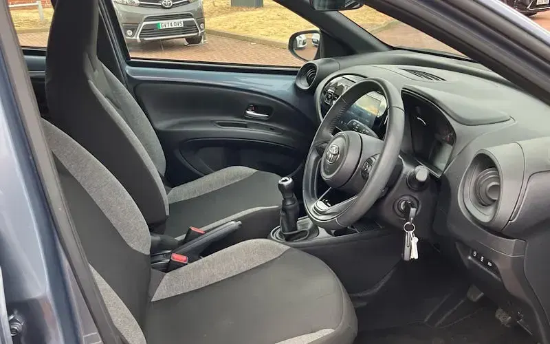 Used Toyota Aygo X PURE 72 HP (52 kW) 2024 Blue SUV