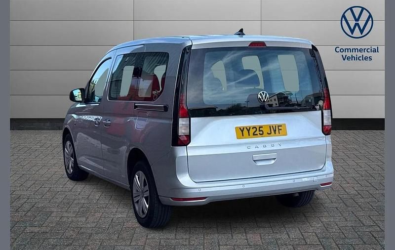 Usado VW Caddy 120 HP (88 kW) 2025 Prateado Monovolume
