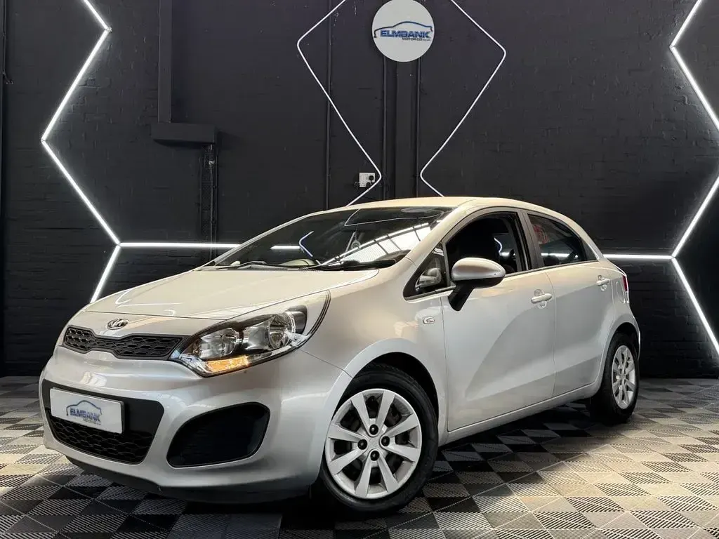 Used Kia Rio 84 HP (61 kW) 2014 Silver Hatchback