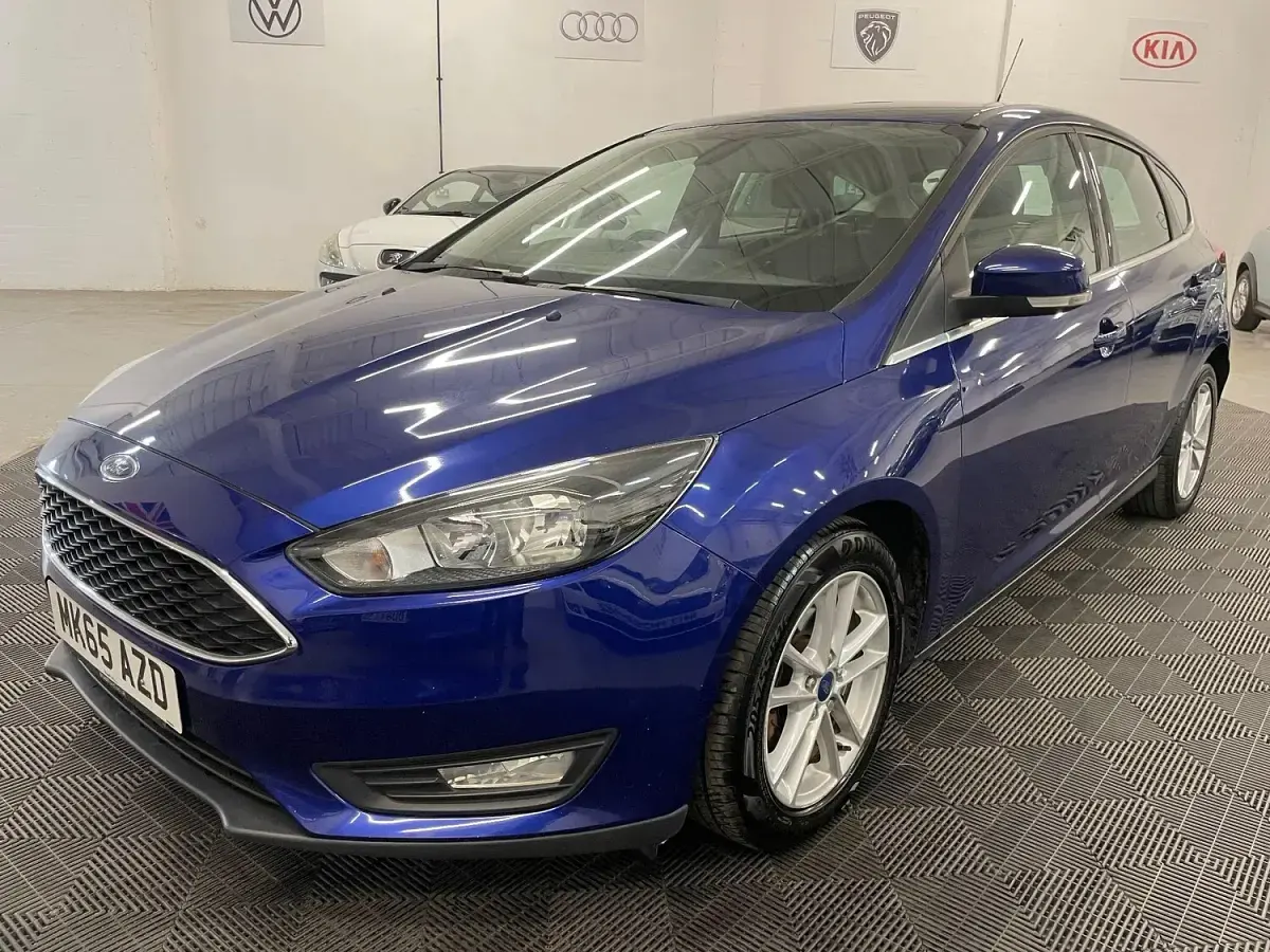 Used Ford Focus Zetec 115 HP (84 kW) 2015 Blue Hatchback