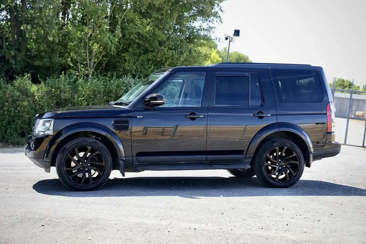 Used Land Rover Discovery HSE 256 HP (188 kW) 2016 Black SUV