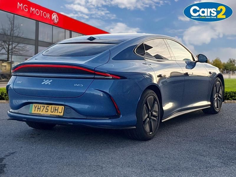 Used MG IM5 216 kW (295 HP) 2025 Blue Hatchback