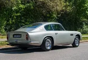 Used Aston Martin DB6 286 HP (210 kW) 1971 Yellow Coupe