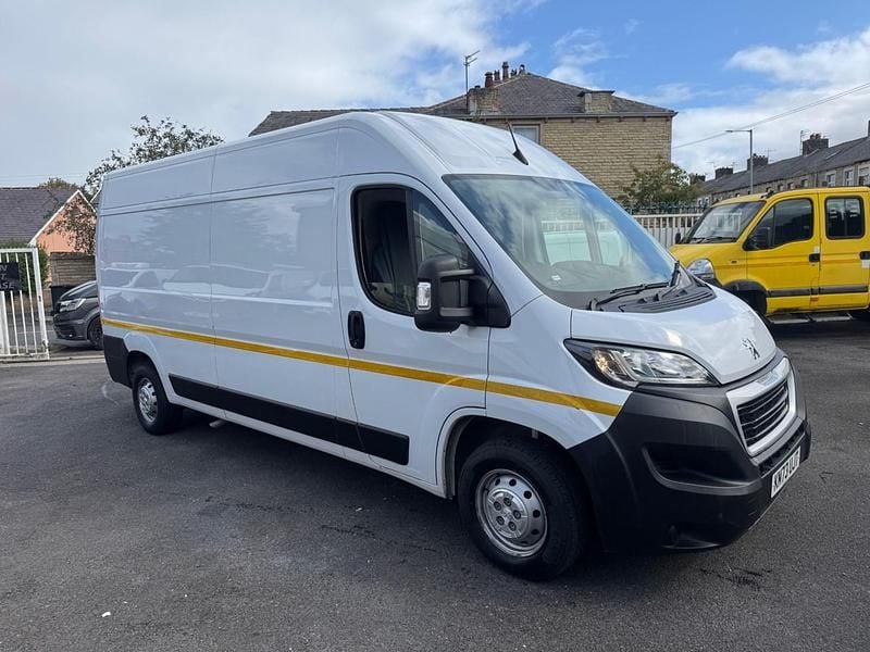 White Used 2023 Peugeot Boxer Premium Van | £12,999 (Super price) - Image 1/4