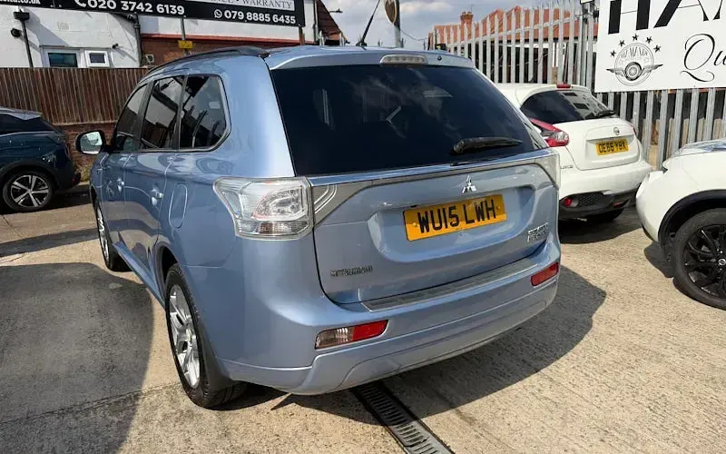 Used Mitsubishi Outlander P-HEV 121 HP (88 kW) 2015 Estate