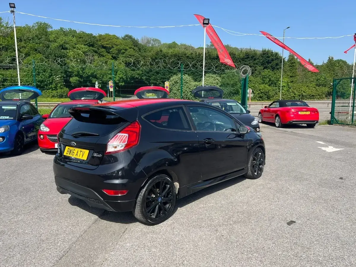 Used Ford Fiesta Zetec 140 HP (102 kW) 2016 Black Hatchback