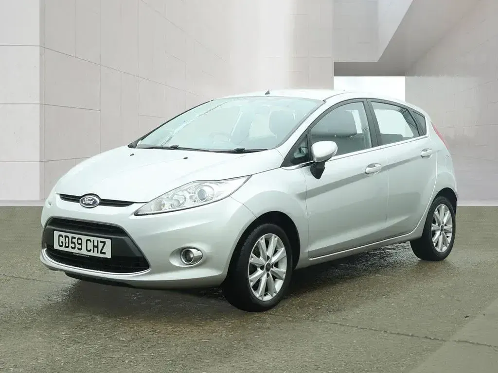 Used Ford Fiesta Zetec 96 HP (70 kW) 2010 Silver Hatchback
