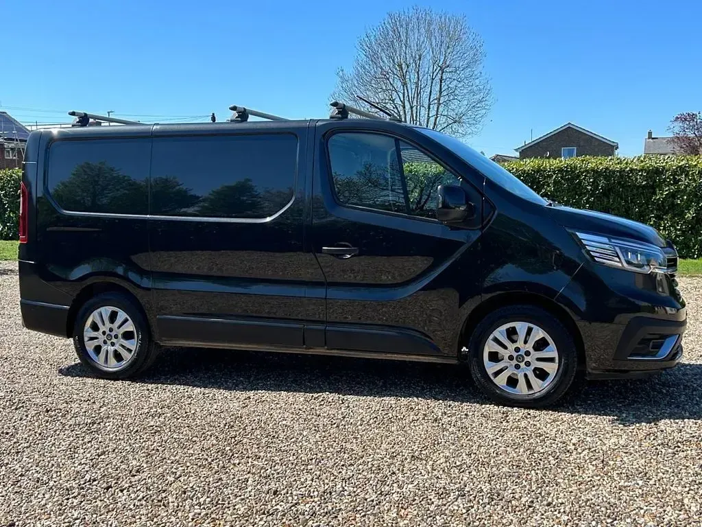 Used Renault Trafic 2023 Black MPV