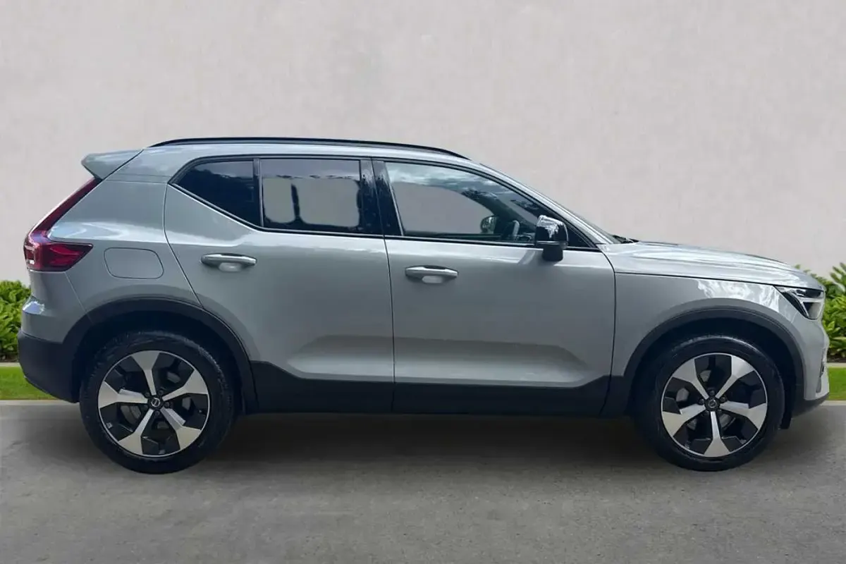Used Volvo XC40 Plus 197 HP (144 kW) 2025 Grey SUV