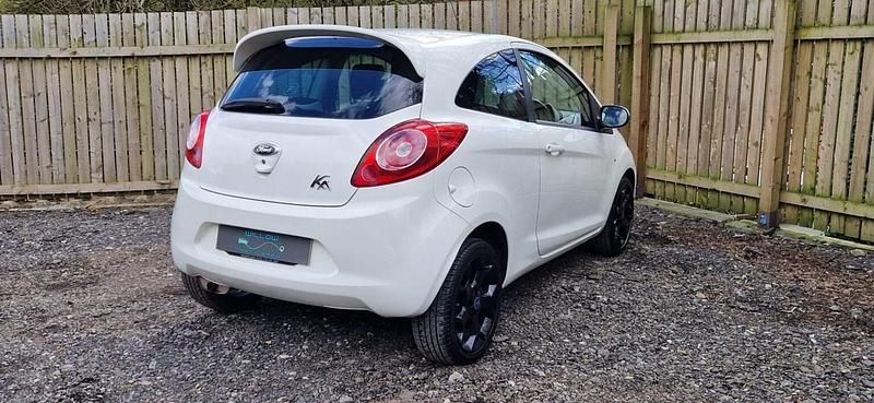 Begagnad Ford Ka Zetec 69 HK (50 kW) 2015 Vit Halvkombi