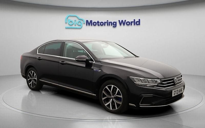 Used 2021 VW Passat GTE Sedan | £14,900 (Fair price) - Image 1/4