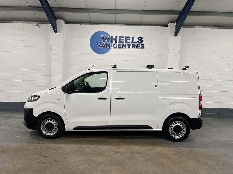 Used Vauxhall Vivaro Edition 100 HP (73 kW) 2019 White MPV