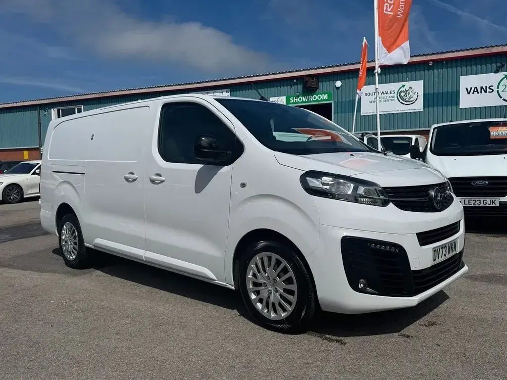 Used Vauxhall Vivaro 100 HP (73 kW) 2023 White MPV