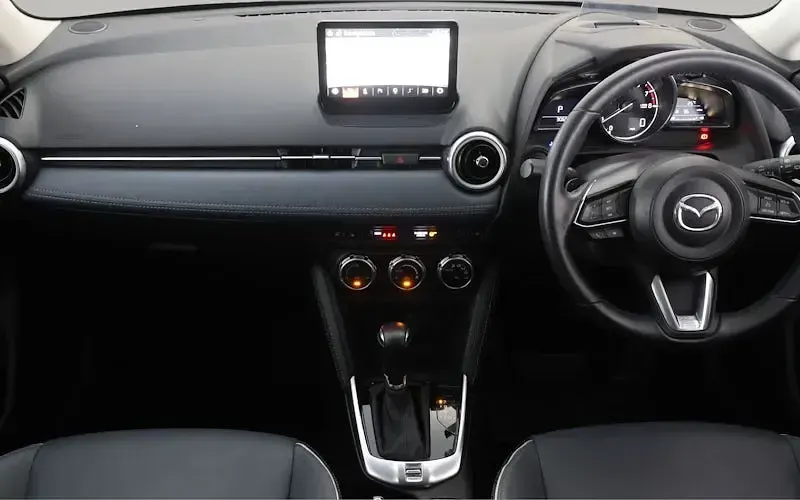Used Mazda 2 Inclusive 90 HP (66 kW) 2023 Silver Hatchback