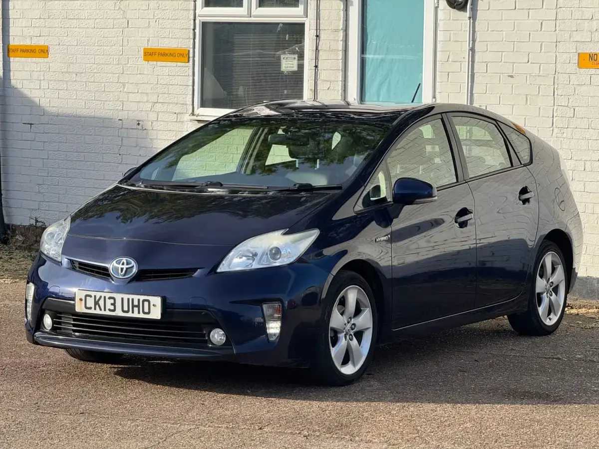 Used Toyota Prius T4 2013 Blue Hatchback