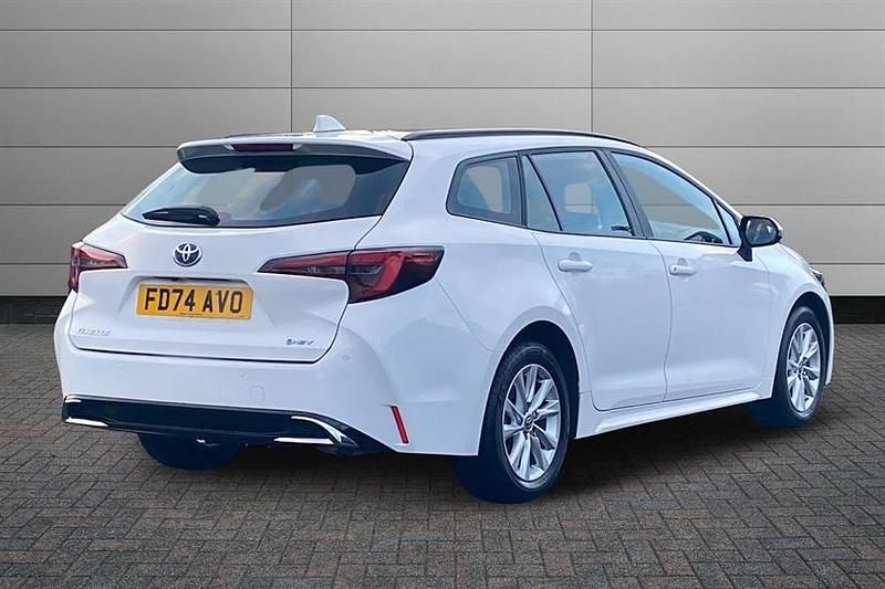 Used Toyota Corolla 140 HP (102 kW) 2024 Pure white