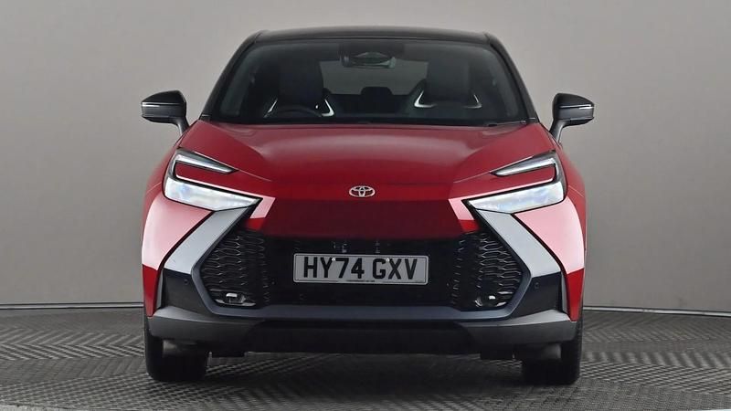 Used Toyota C-HR 140 HP (102 kW) 2024 Red/black SUV