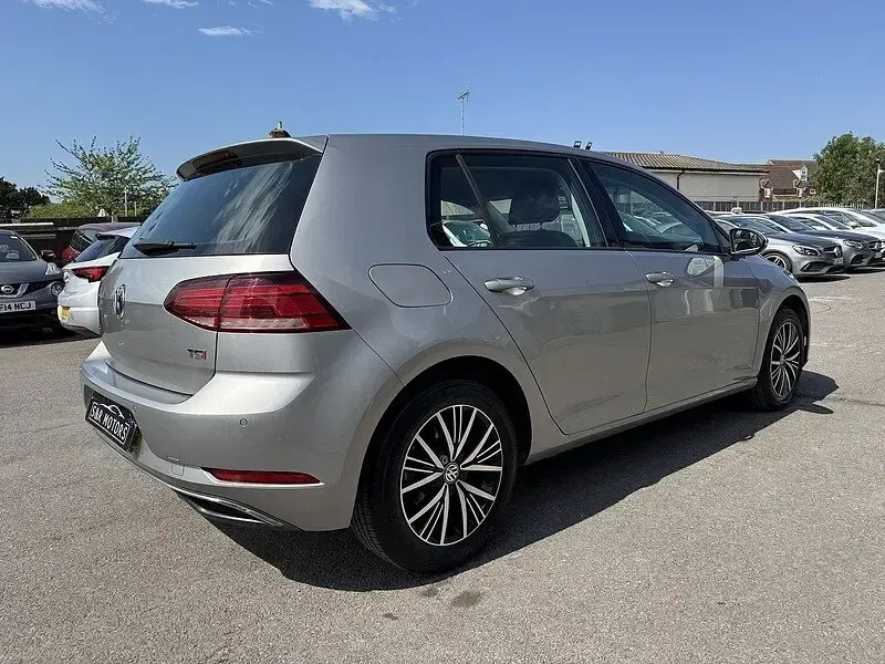 Used VW Golf VII SE 123 HP (90 kW) 2017 Silver Hatchback