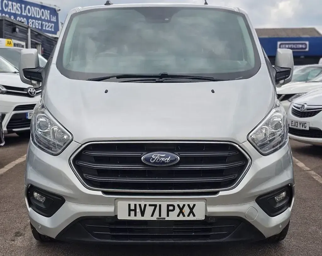 Begagnad Ford Transit Custom Limited 170 HK (125 kW) 2021 Silver Van