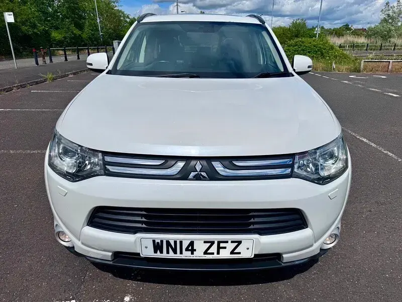 Used Mitsubishi Outlander 2014 White SUV