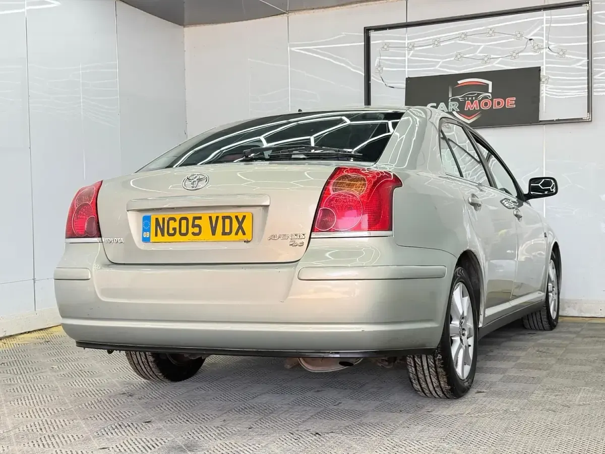 Used Toyota Avensis T3 129 HP (94 kW) 2005 Silver Hatchback