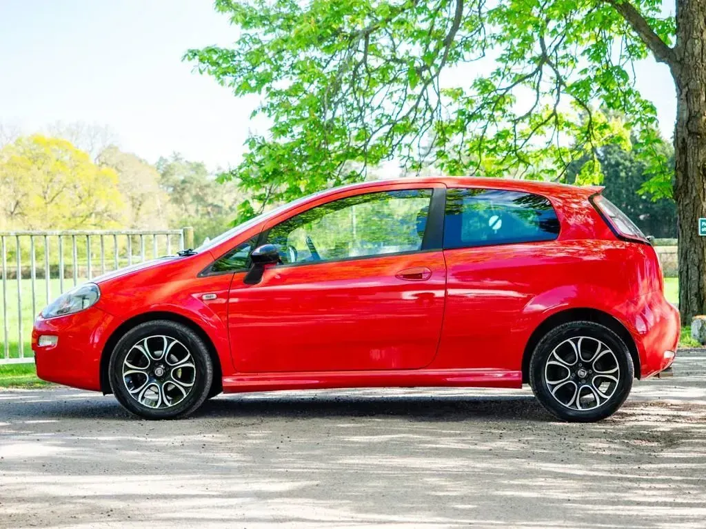 Used Fiat Punto S 77 HP (56 kW) 2013 Red Hatchback