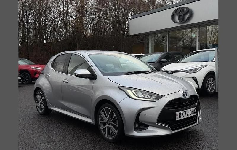 Used Toyota Yaris Hybrid 113 HP (83 kW) 2022 Silver Hatchback