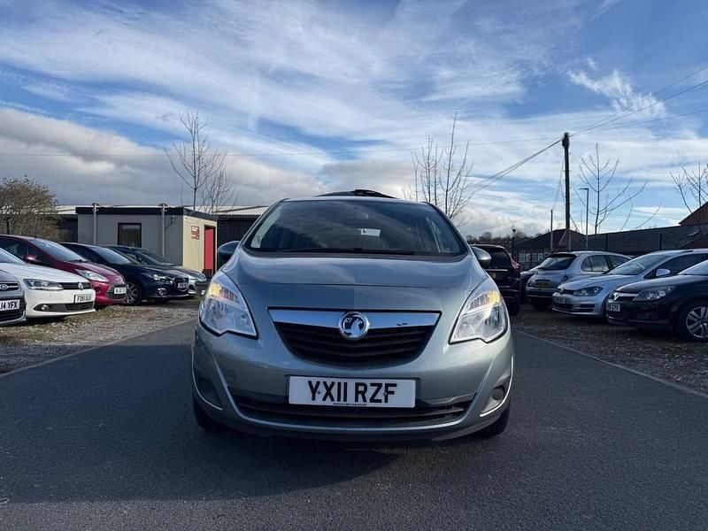 Begagnad Vauxhall Meriva 2011 Silver Minibuss
